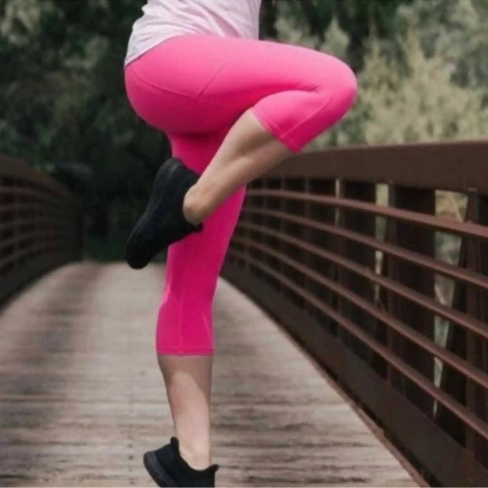 Zyia Hot Pink Light N Tight Hi Rise Capri Leggings Zip Side Pockets Size 4